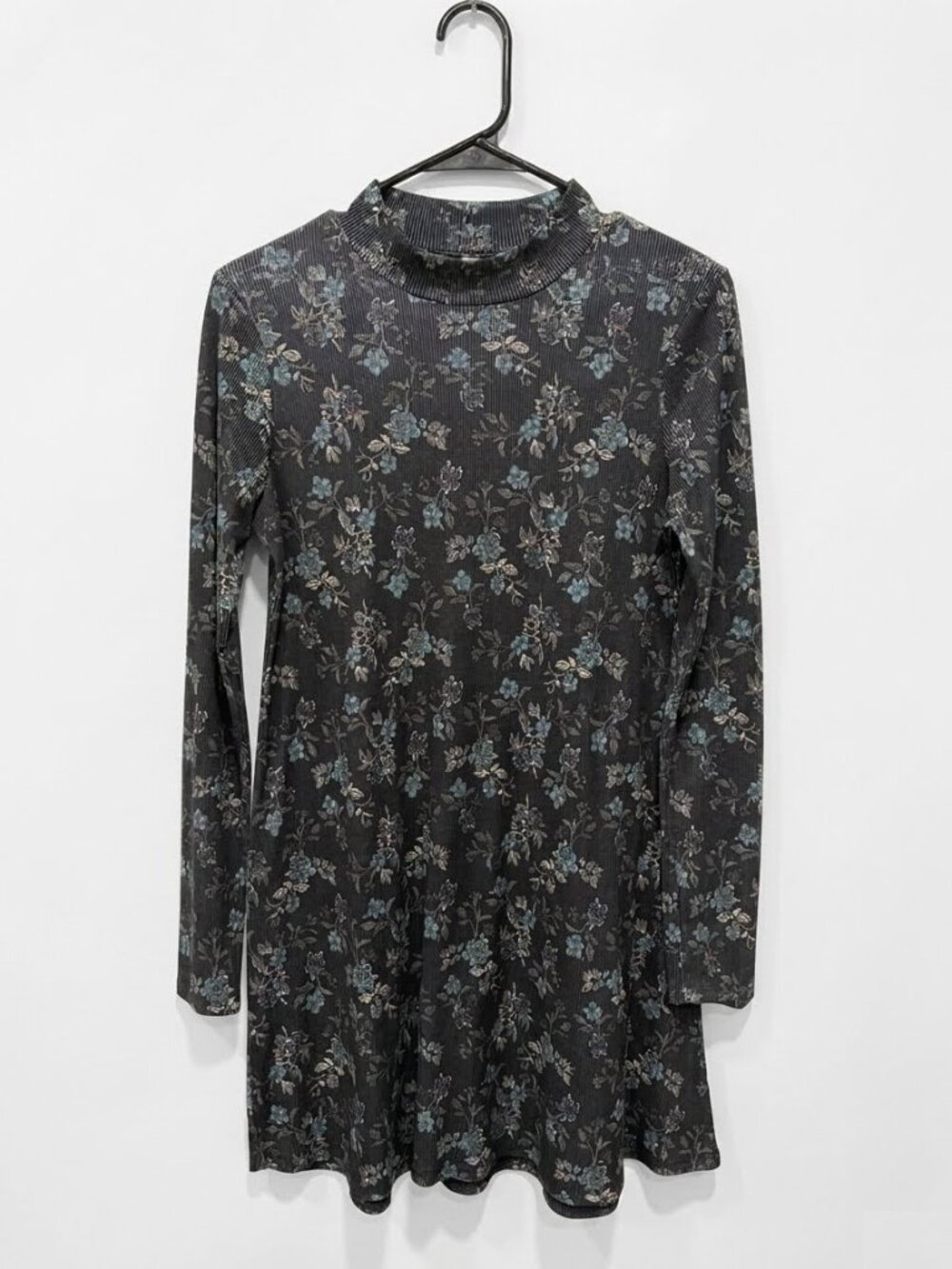 Mock Neck Long-sleeve Black Floral Dress - Small ✨